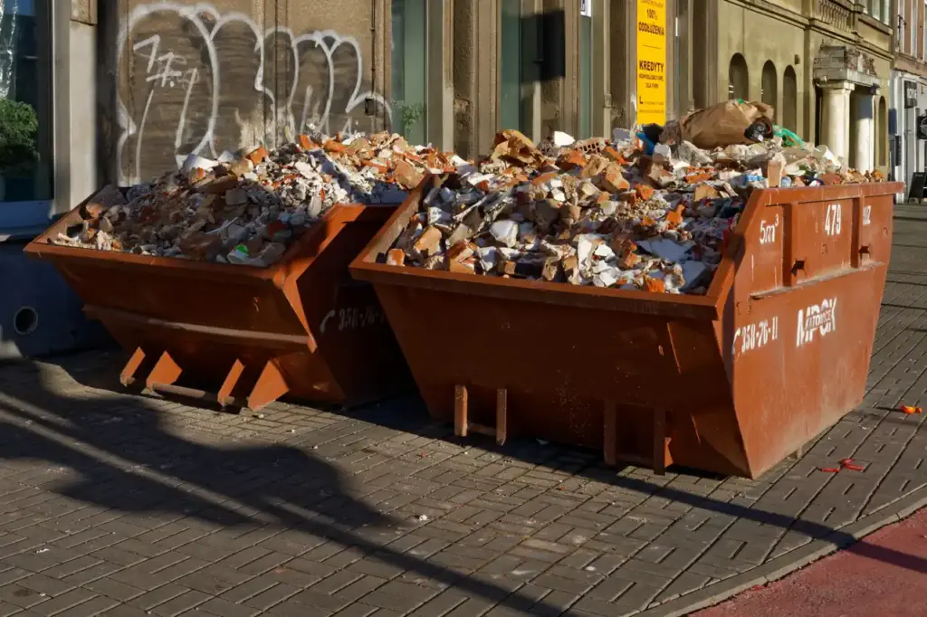 Bauschutt Container in der Innenstadt